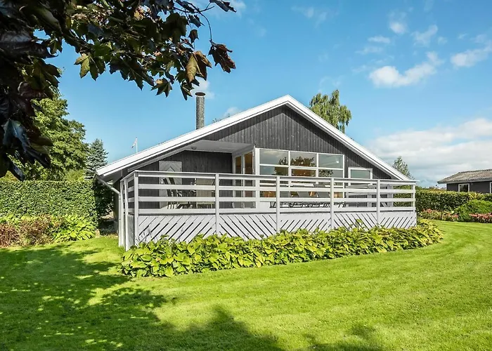 With Hot Tub 265 Feriehus